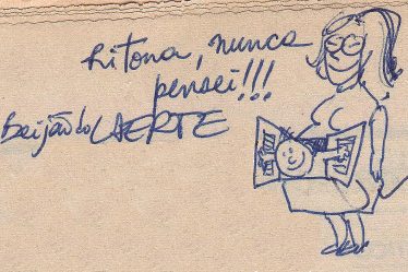 A primeira caricatura que fizeram de mim aconteceu no dia em que nasci: a Laerte era amiga da minha mãe (a Rita) e nos desenhou